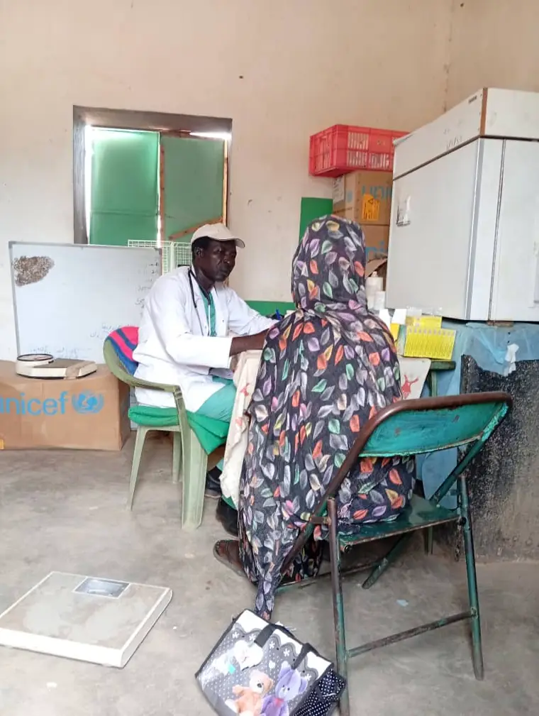 A clinician consulting with a patient in the outpatient room
